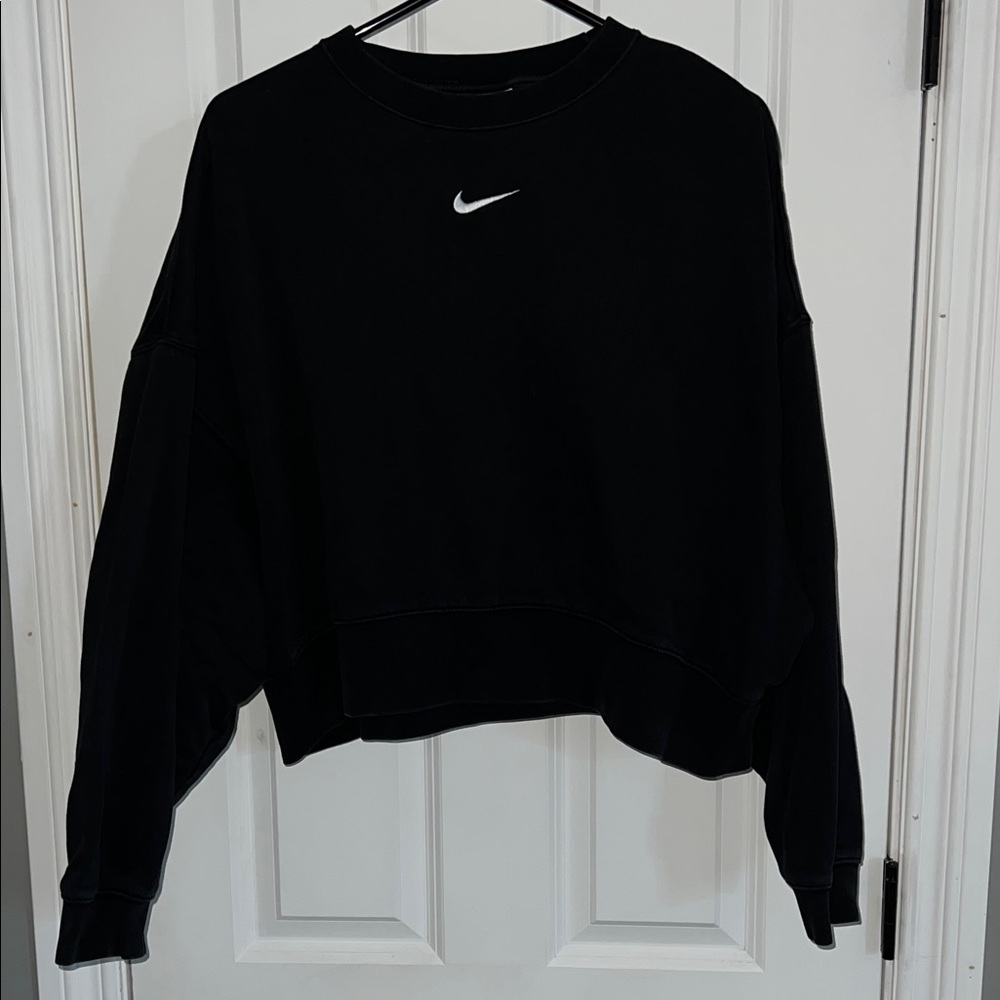 Nike Black Crewneck Cropped Sweatshirt